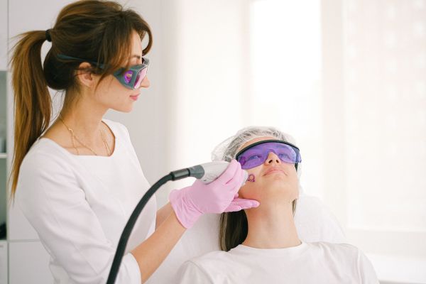 Top conseils pour préparer sa peau avant un laser